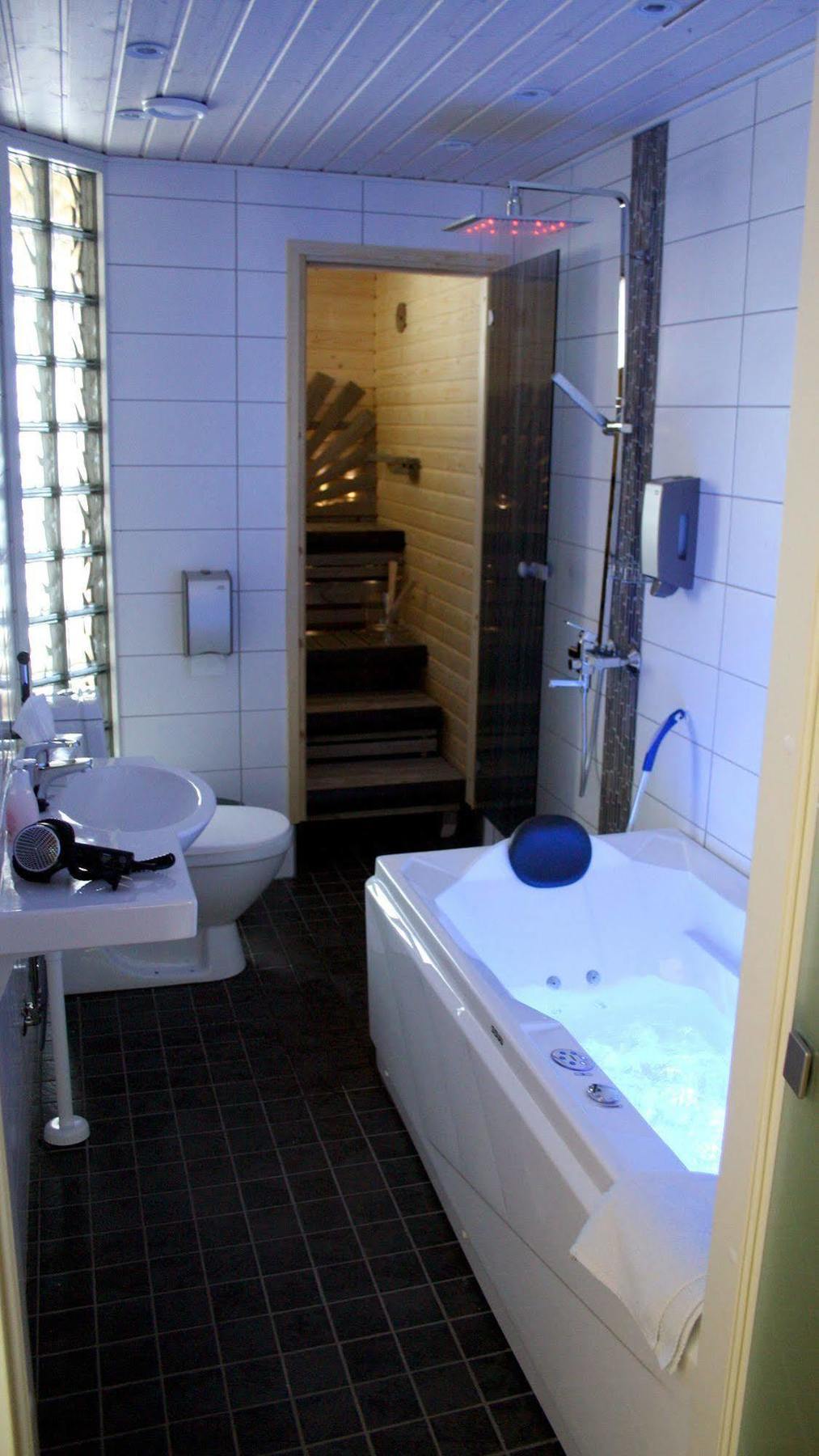 Samantta Hotel&Restaurant Haukipudas Esterno foto